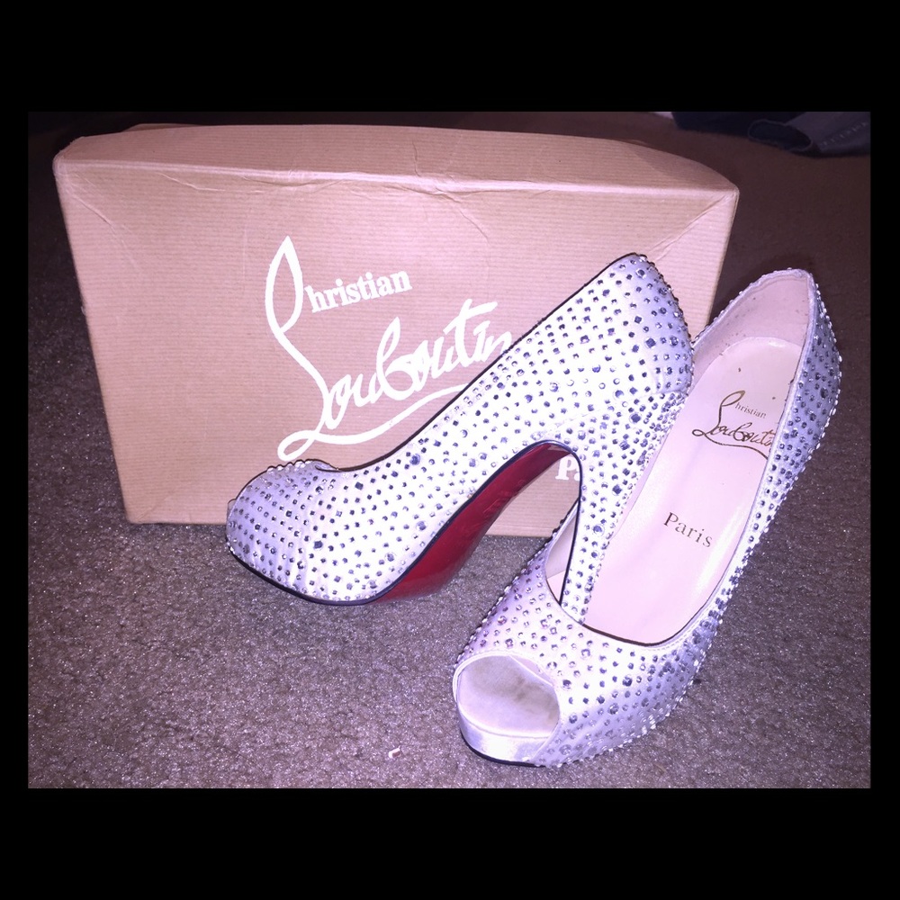 Diamond stain Christian Louboutin pump