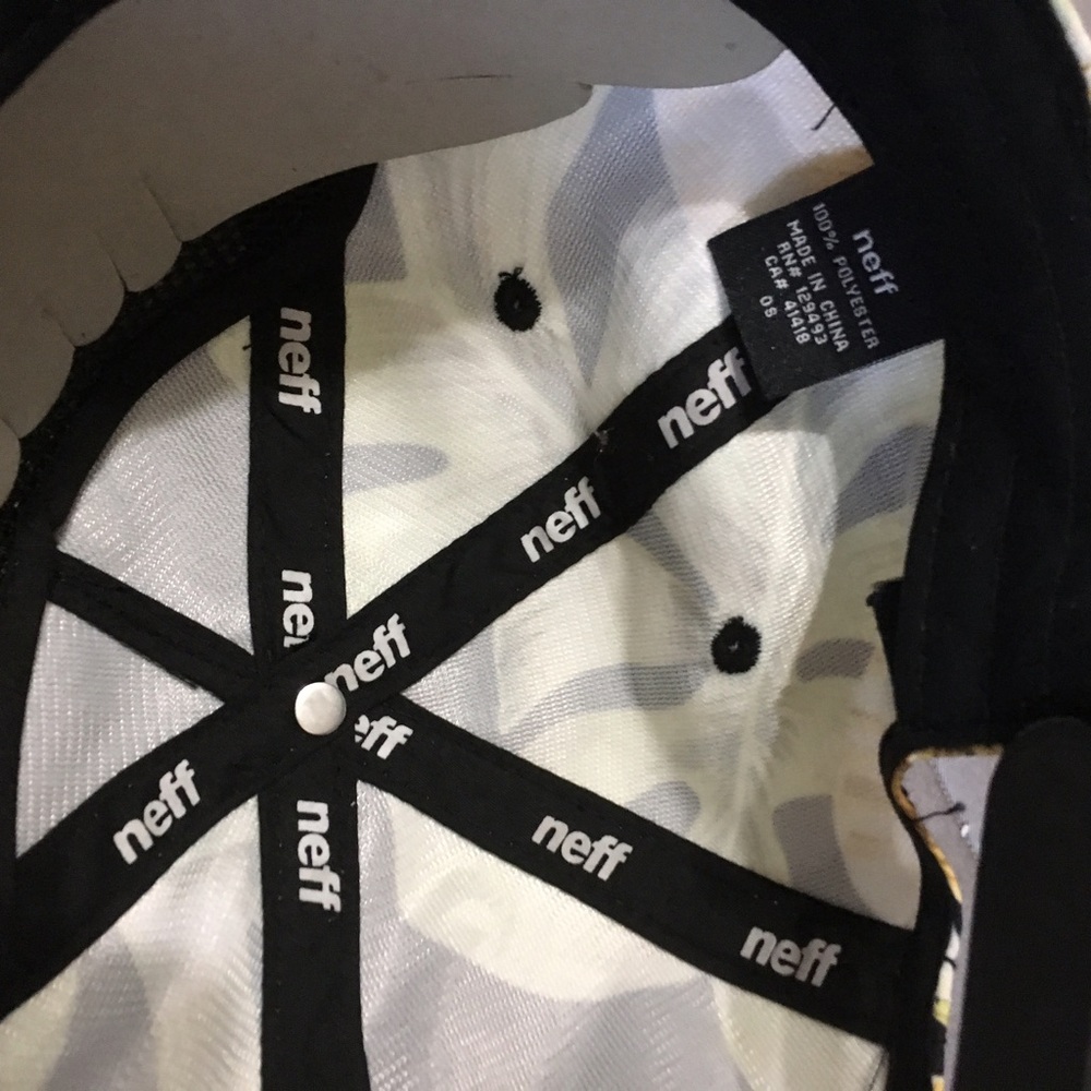 Neff hat - Picture 3 of 3