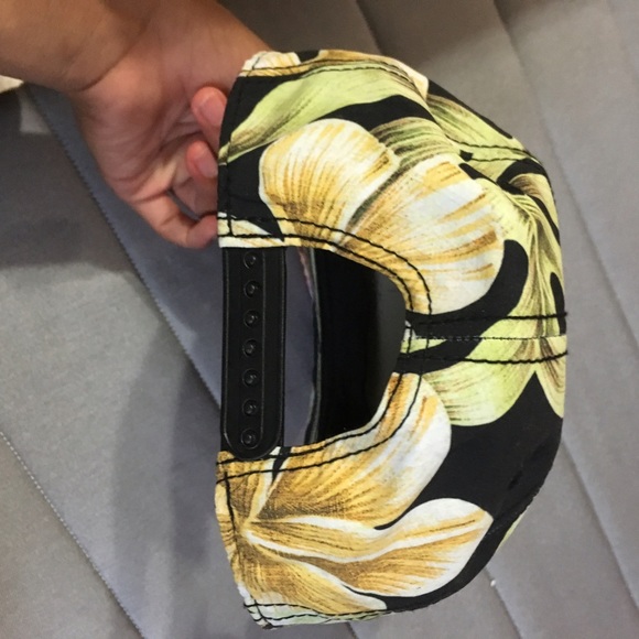 Neff hat - Picture 2 of 3