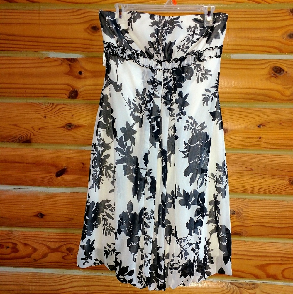 Black and White floral dress. Worn Once.