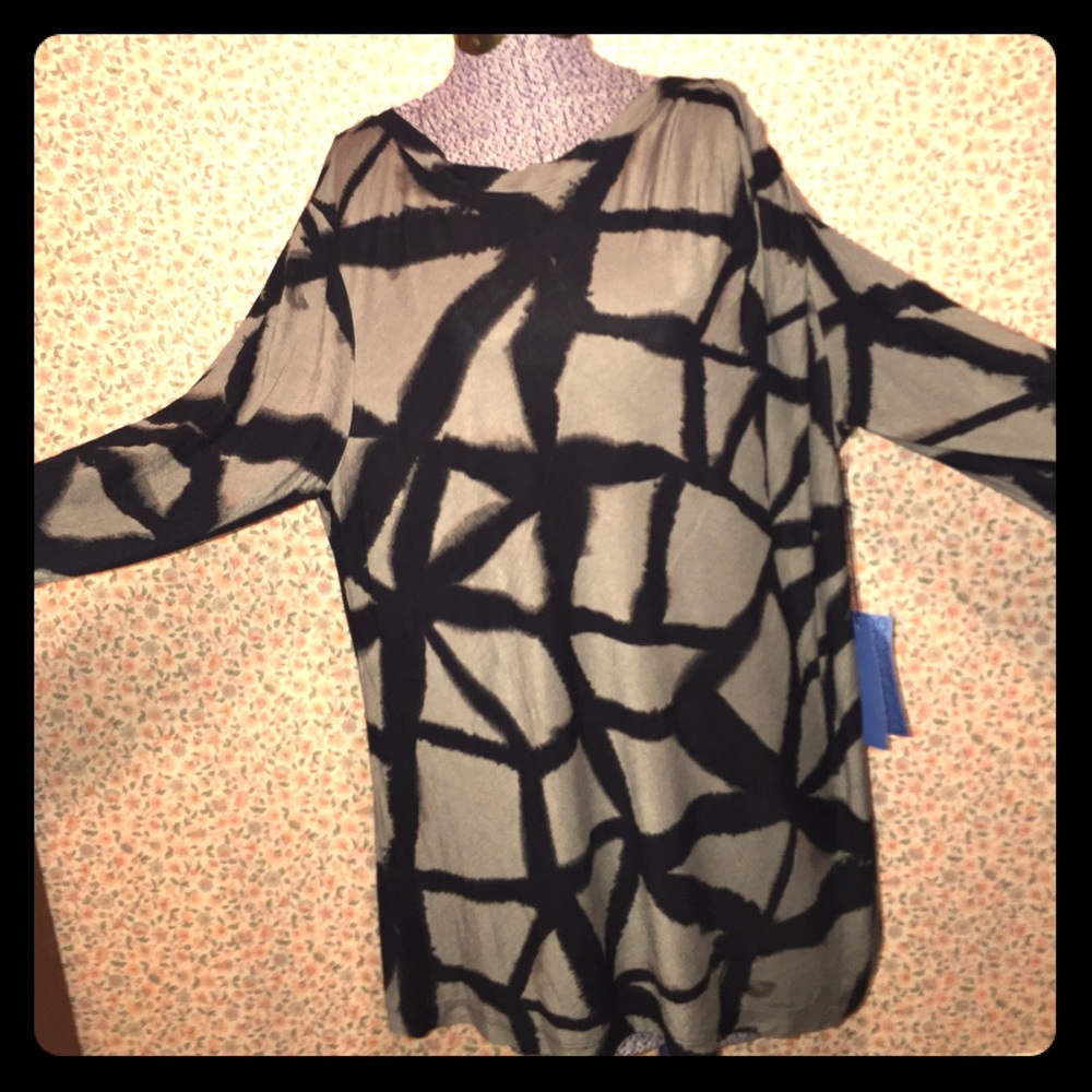 NWT Simply Vera -Vera Wang tee