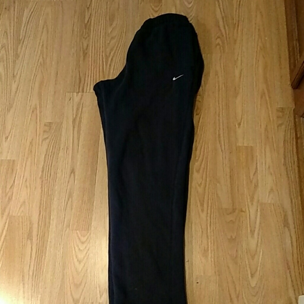 Nike sweatpants (size M)