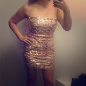 Beautiful NEW Bebe Sequins Dress size Small