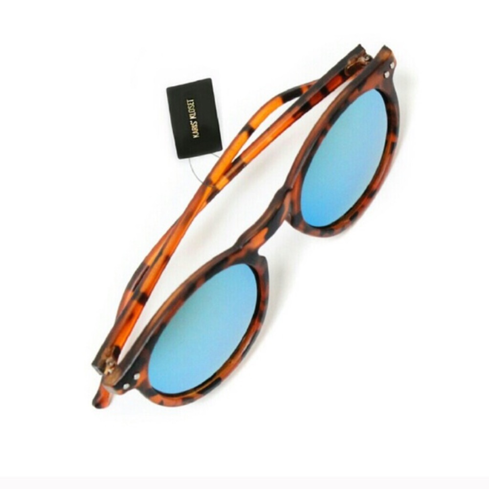 Sold | Tortoiseshell "cool" mirror sunnies - Picture 2 of 3
