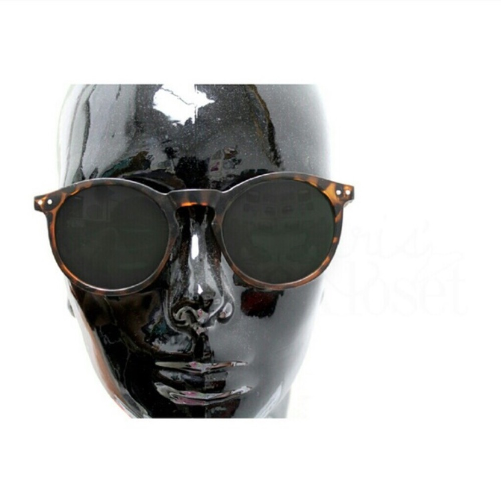 Sold | Tortoiseshell "cool" mirror sunnies - Picture 3 of 3