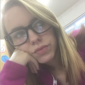 Meet your Posher, Holly