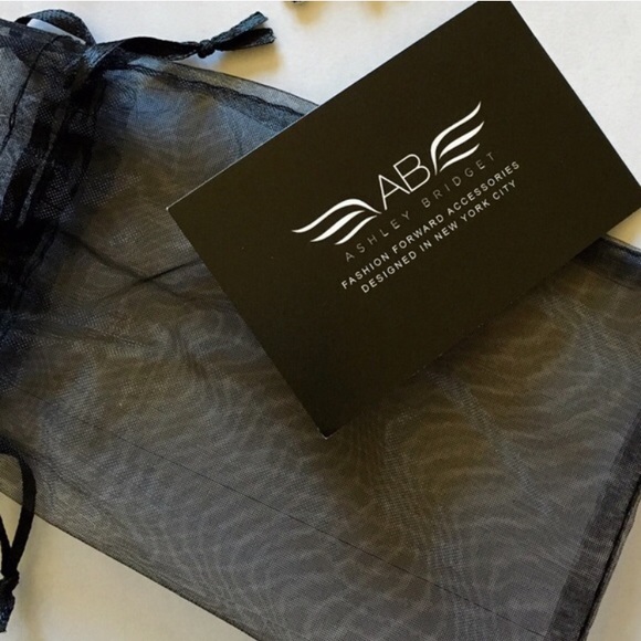 BRAND NEW five pierces LOVE bracelet w/ gift pouch - Picture 2 of 4