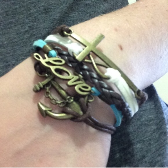 BRAND NEW five pierces LOVE bracelet w/ gift pouch - Picture 3 of 4