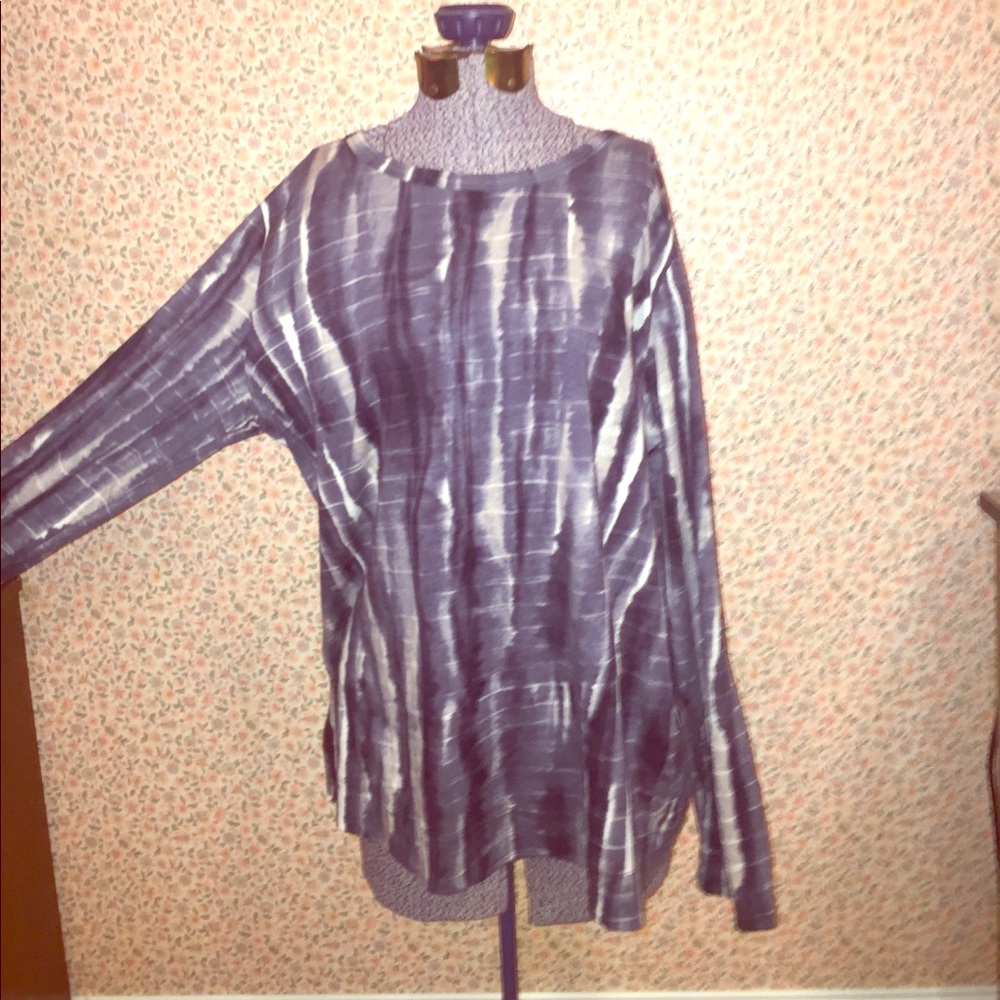 NWT Simply Vera- Vera Wang tee