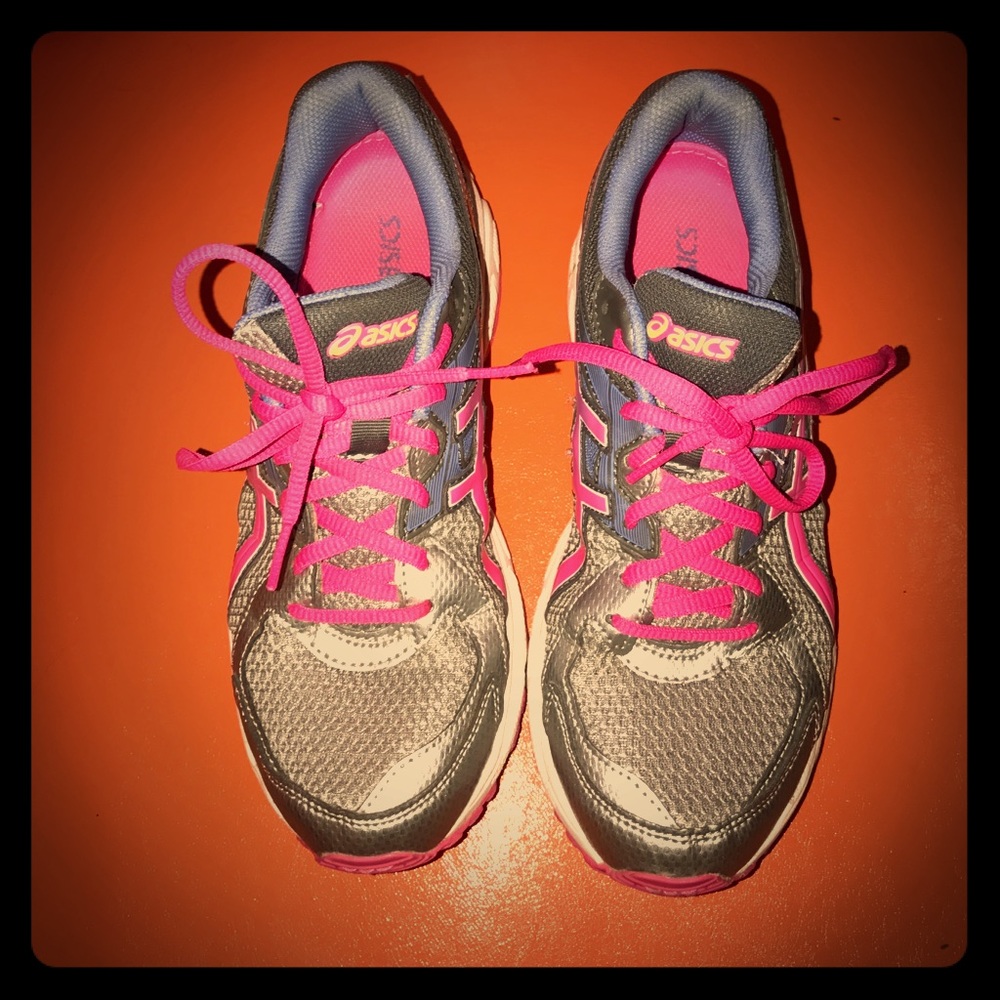 Asics Running Shoes --- LIKE NEW