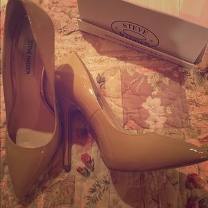 Steve Madden Nude pumps. Never worn.