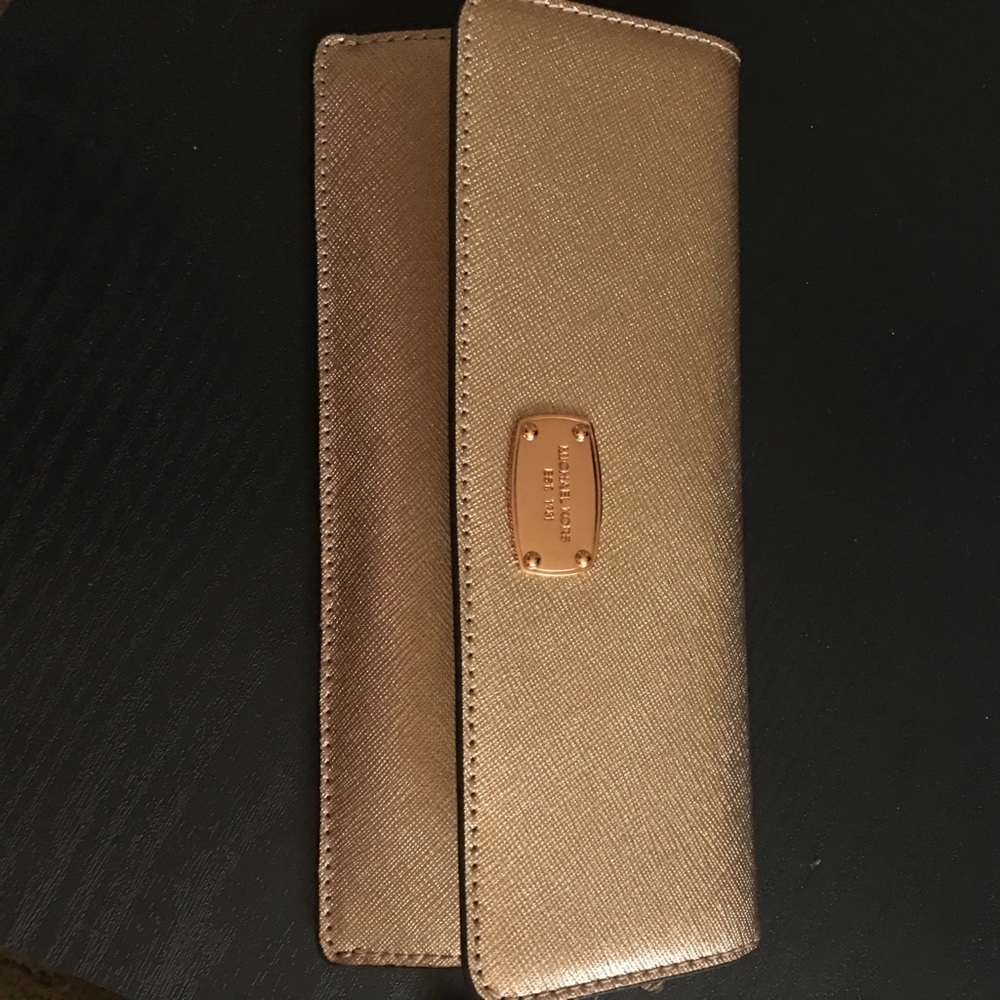 Rose gold Michael Kors Jet Set Travel Wallet