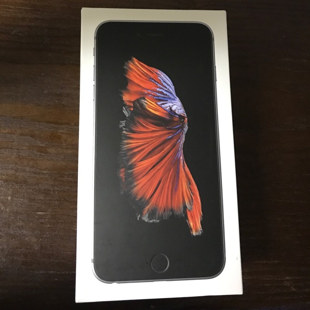 Iphone 6s+ 64gb and gold flake casemate case. 🙂