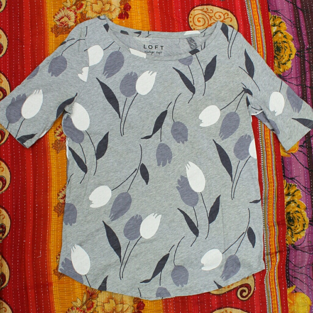 LOFT Vintage Soft Tee Tulips ??