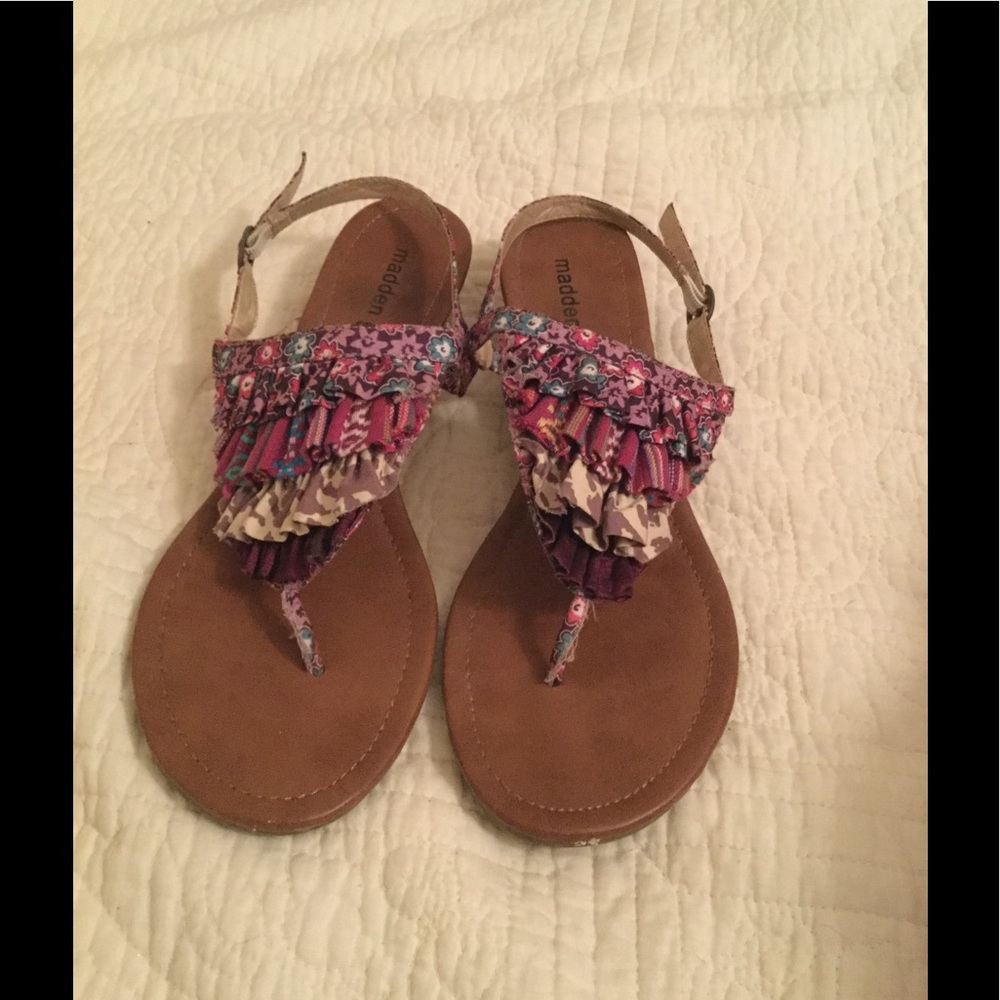 Madden girl adorable and comfortable sandal!