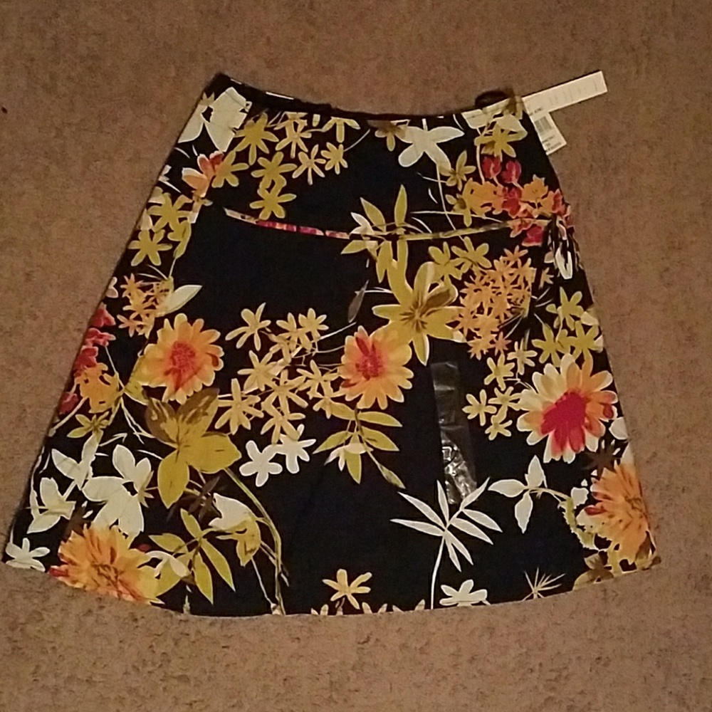 Floral skirt - Size 10 - NWT - Never worn