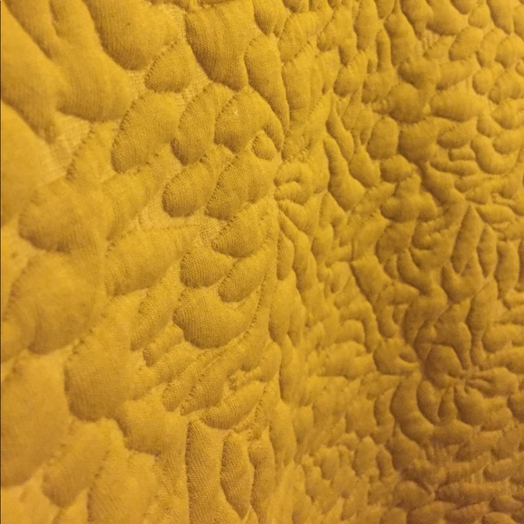 H&M Mustard Cropped Short Sleeve Sweatshirt - Picture 3 of 3