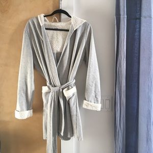 Lucky Brand shawl collar shirt robe with hood.