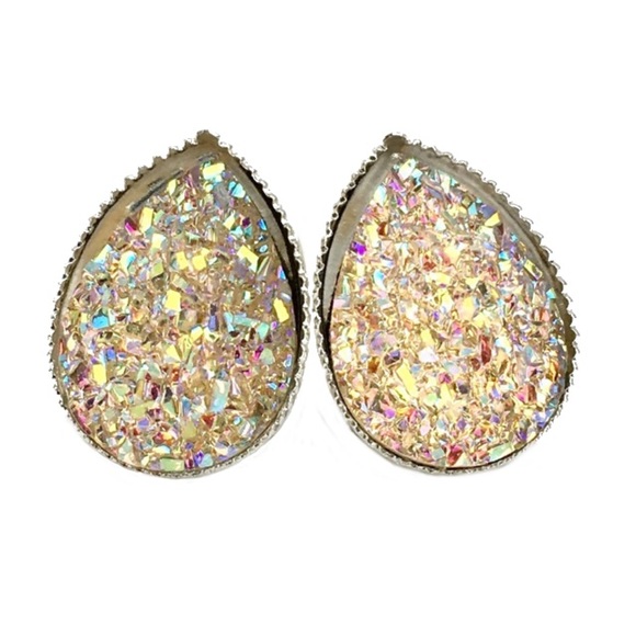 thejeweladdict Jewelry - 3 for 15🎀 Champagne glitter faux druzy teardrops