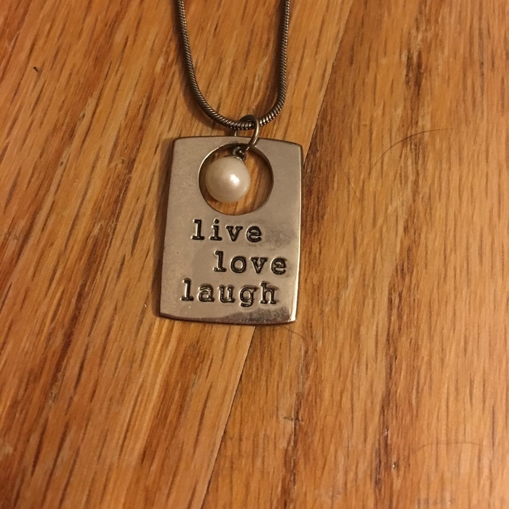 Live laugh love 🌻