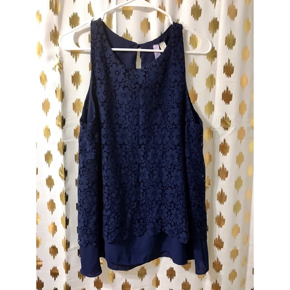Francesca's Collections Tops - Francesca's Navy blue floral top!