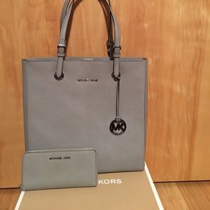 Michael Kors jerset tote and continental wallet