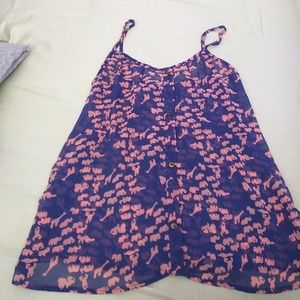 Giraffe and elephant top