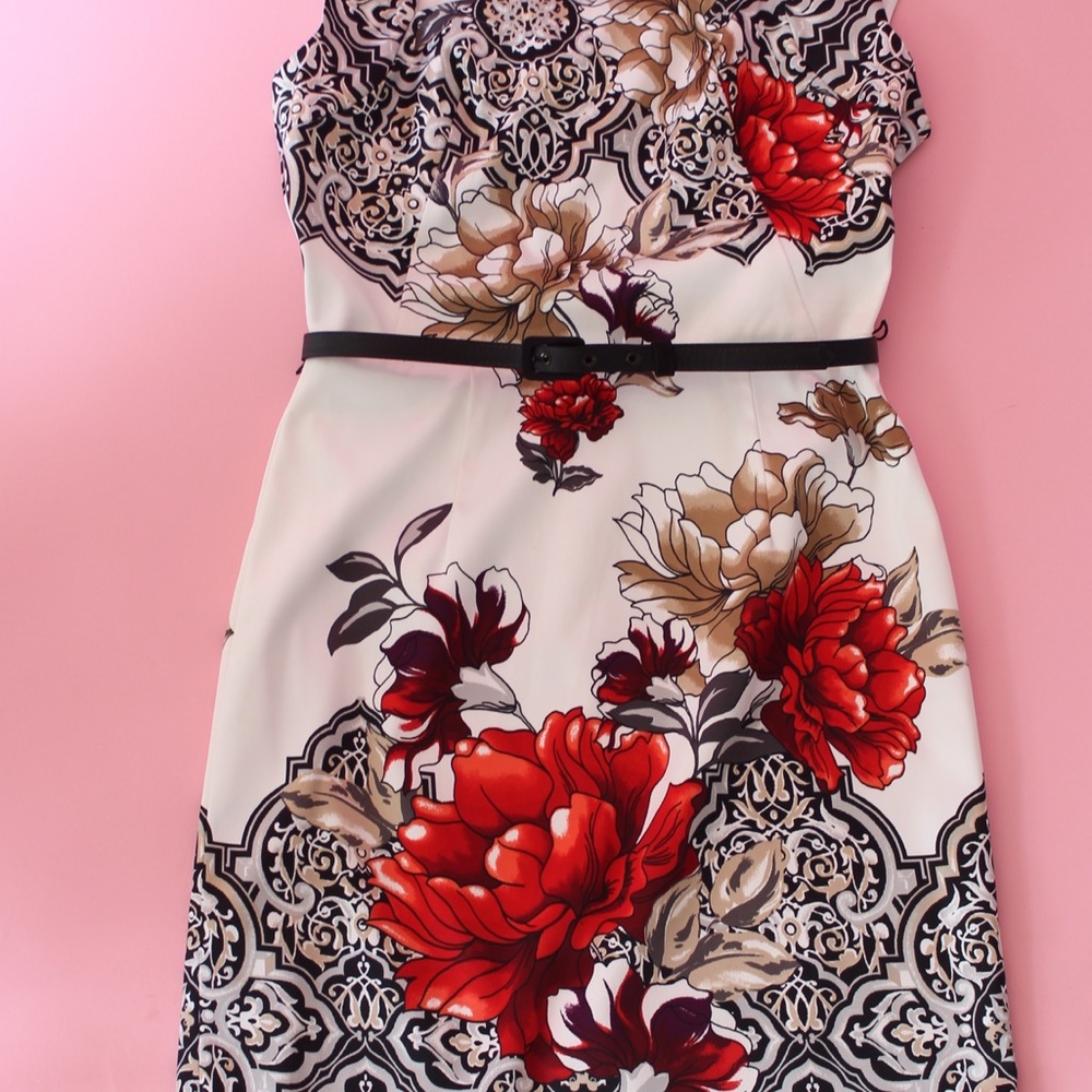 White House Black Market Size 4 Dress with Belt