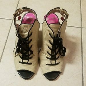 Juicy Couture Lace Up Sandals