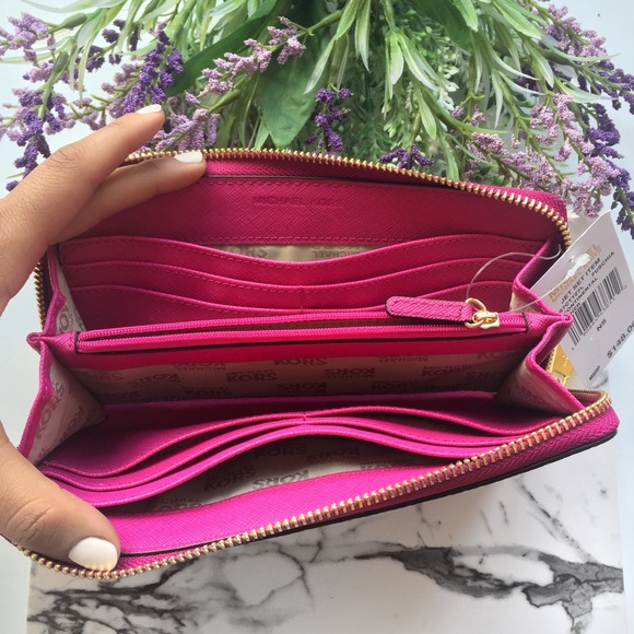 Michael KORS Jet Set Zip Around Continental Wallet - Picture 7 of 8