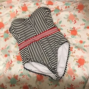 Gibson Latimer Black and White One Piece Swimsuit