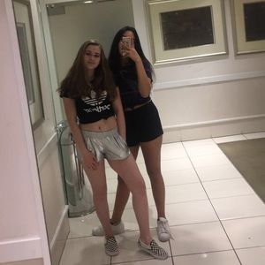 Meet your Posher, Bunga