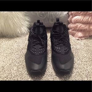 NEVER WORN Men's Nike Air Huarache Utility