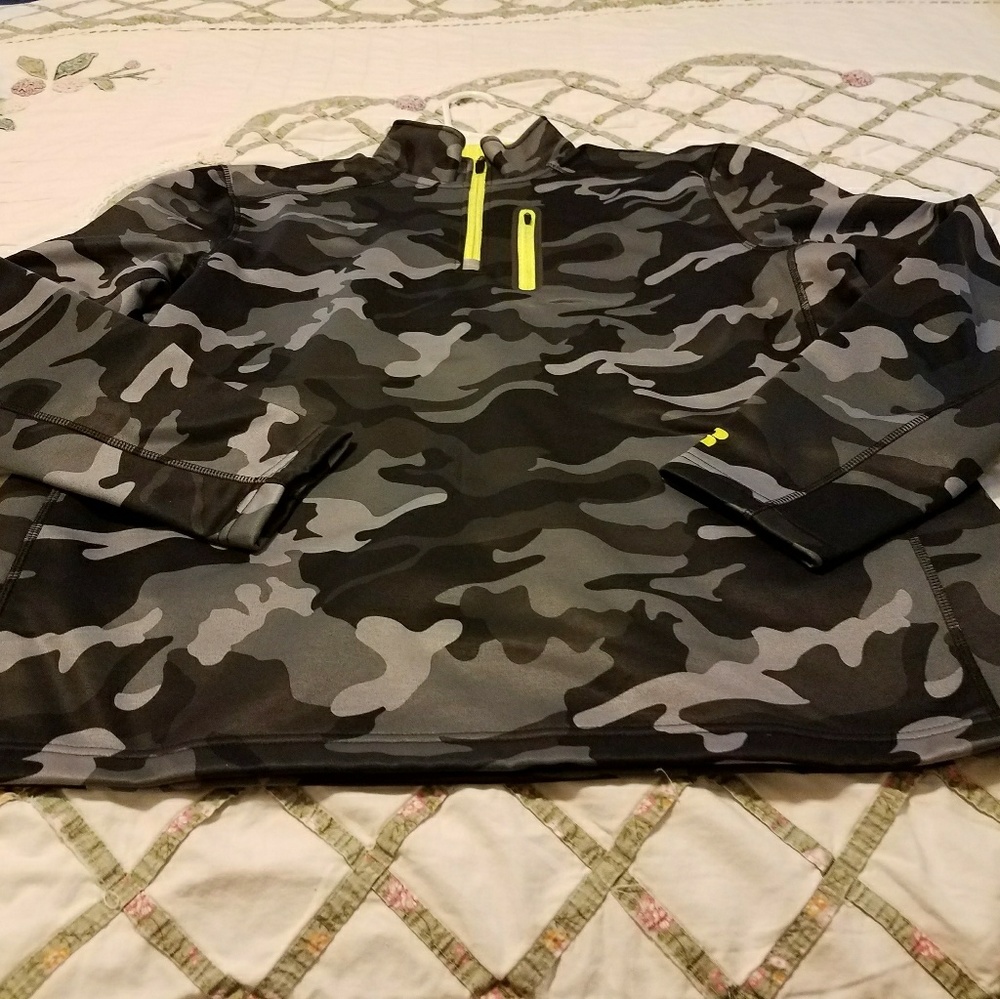 BOGO Men's Large Camo pullover