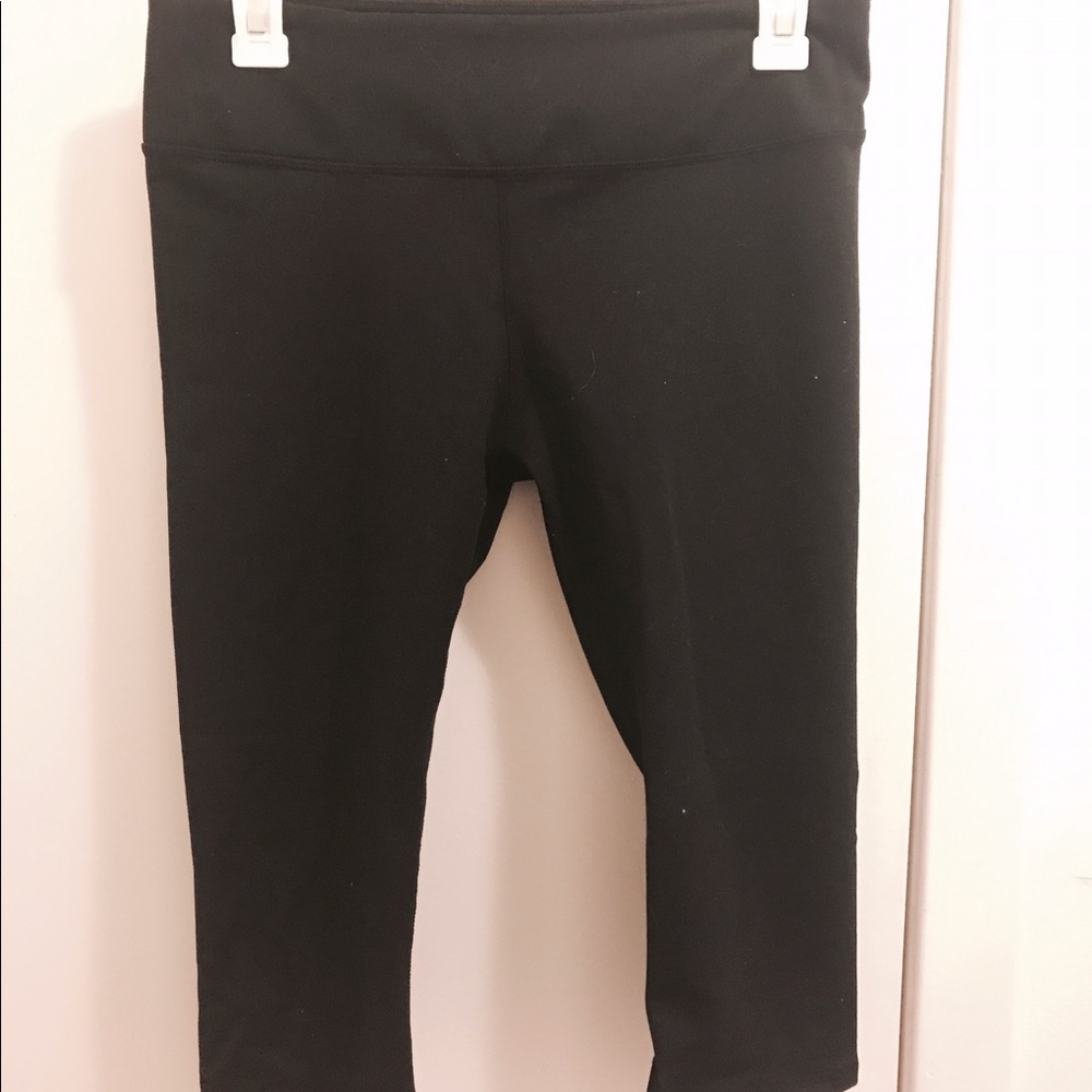 Fabletics black capri leggings