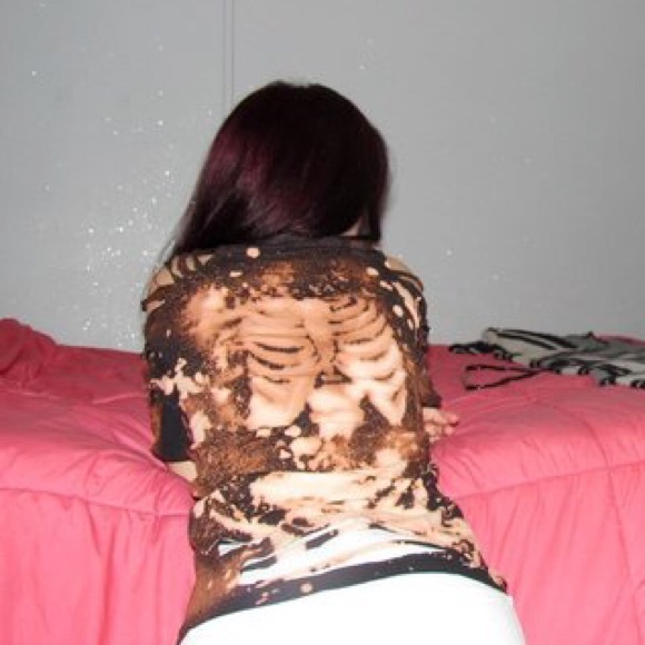 Lace up distressed custom tee - Picture 5 of 6