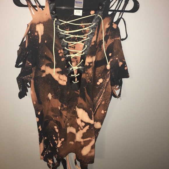 Lace up distressed custom tee - Picture 2 of 6