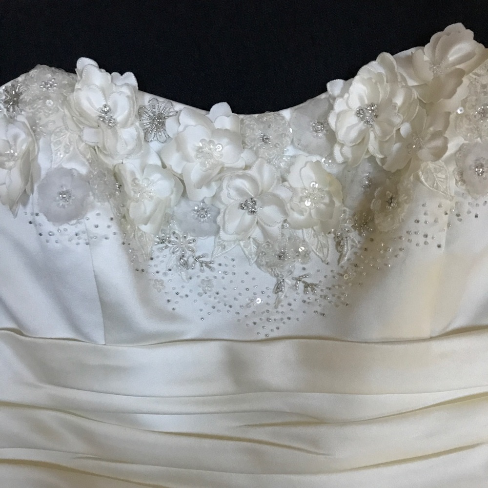 Vintage inspired ivory tea length wedding dress - Picture 3 of 7