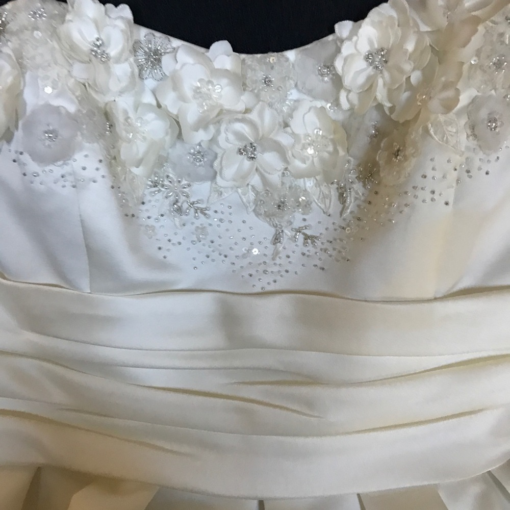 Vintage inspired ivory tea length wedding dress - Picture 4 of 7