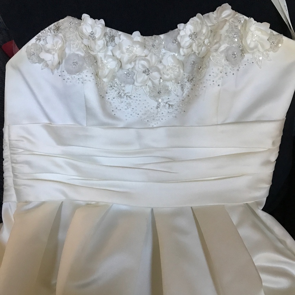 Vintage inspired ivory tea length wedding dress - Picture 5 of 7