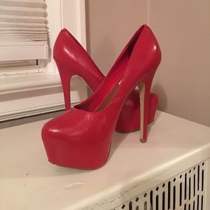 Red Steve Madden Platform Pumps