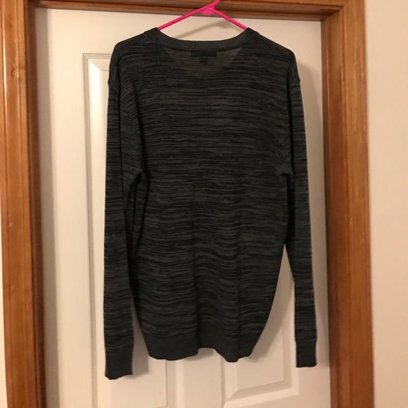 Long sleeve pull over - Picture 2 of 2