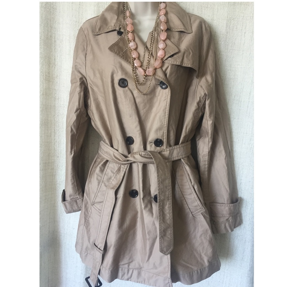 🌟SALE! SALE! Get it Now - Uniqlo Trench coat🌟
