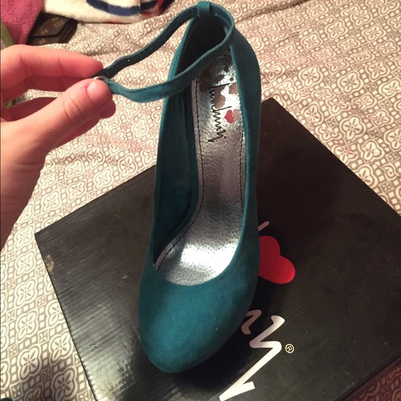 Pumps - Picture 2 of 4