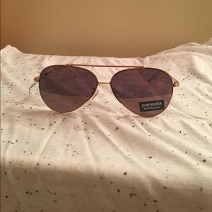 Aviator sunglasses. Steve Madden