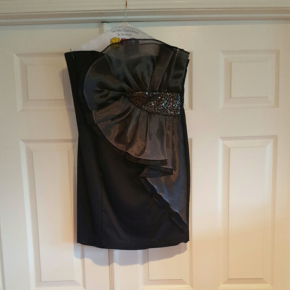 Black dress w/flair!!!