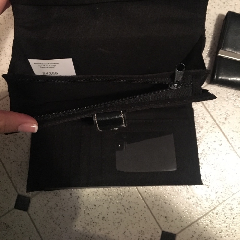 various wallets! - Picture 3 of 5