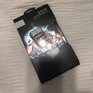 iPhone 5/5s lifeproof case