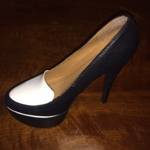 Signature by Shoedazzle black and white platform