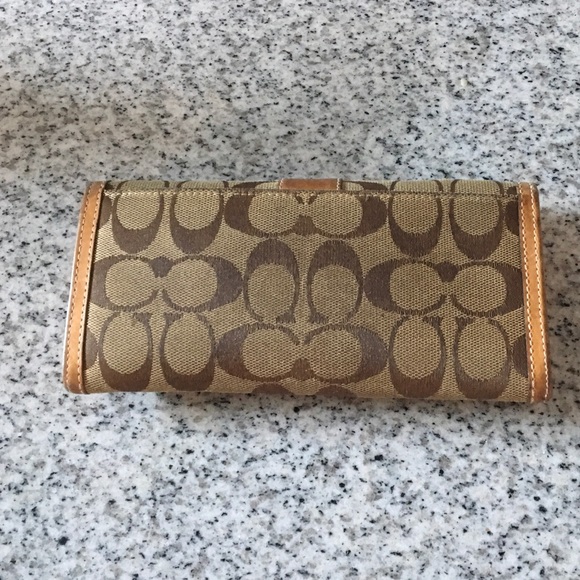 Coach Signature Wallet - Picture 3 of 4